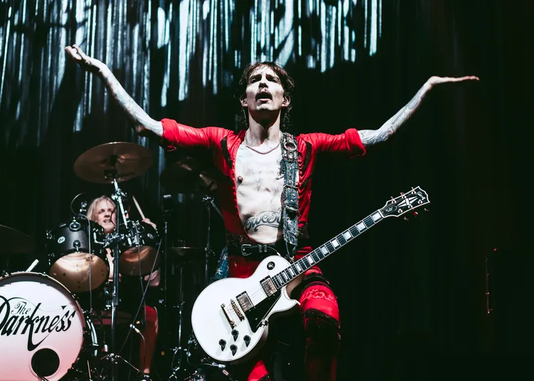 1-The-Darkness-Justin-Hawkins-Gareth-Parker.jpg