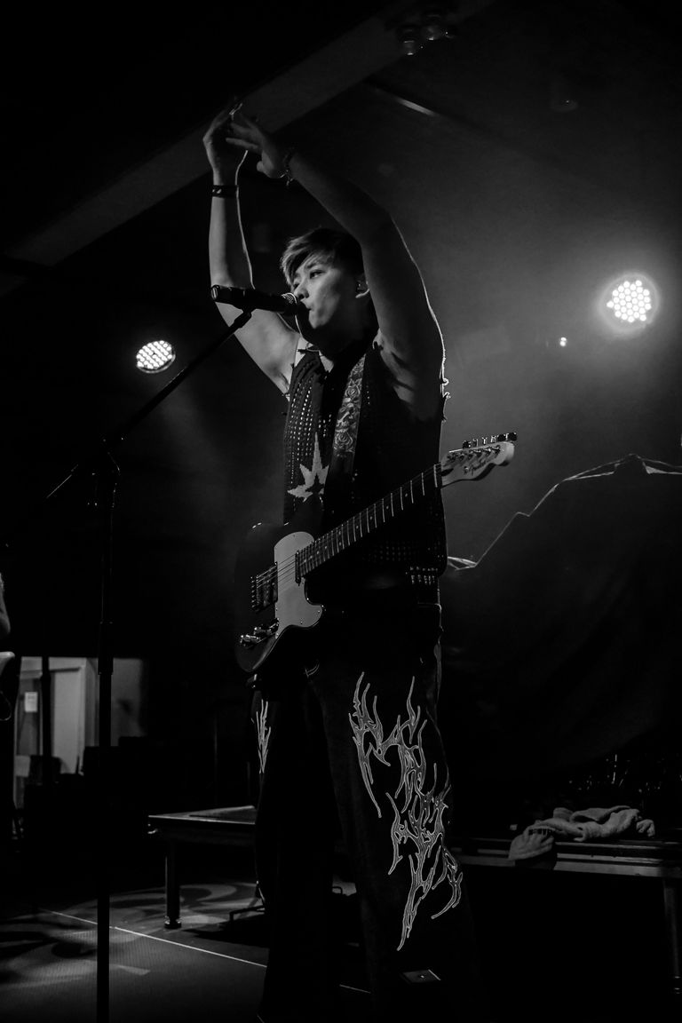Donni Heat 25.4.26 Uni Bar 6 B&W.jpg