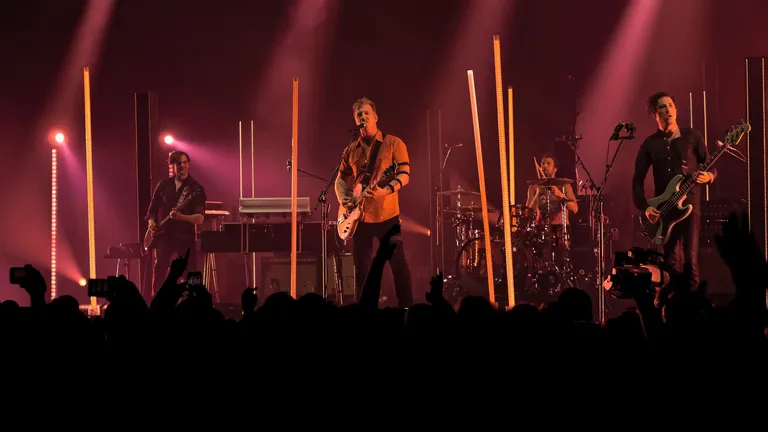 Queens_of_the_Stone_Age_-_SSE_Arena_Wembley_-_Saturday_18th_November_2017_QOTSAWembley181117-29_24730972488.jpg