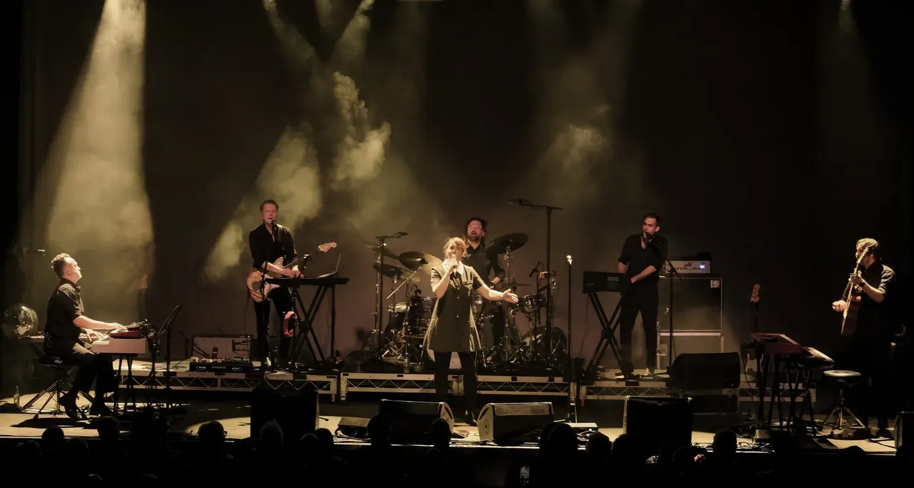 Sarah-Blasko-19.jpg
