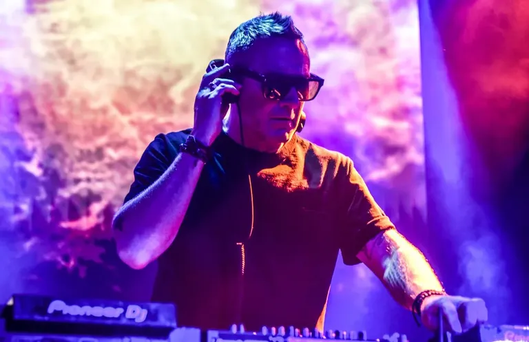 Unkle1062.jpg