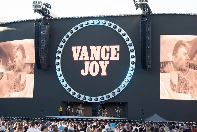 Vance Joy9915.jpg