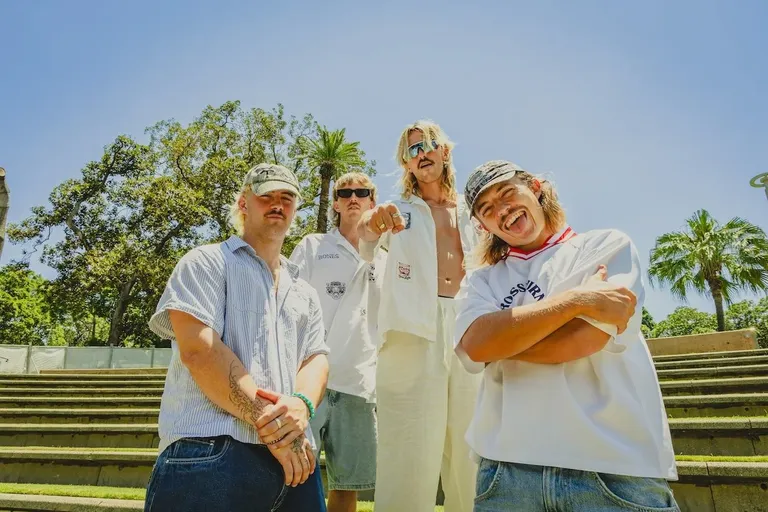  Image Larry Visuals 