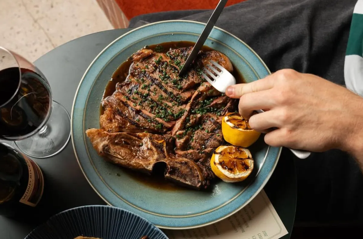 Image via @gilbertswinegrill