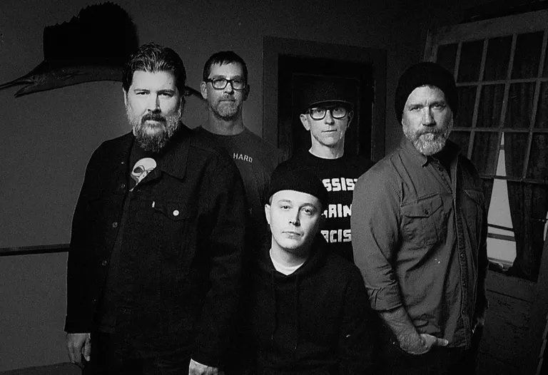  Image via @hotwatermusic (Facebook) 