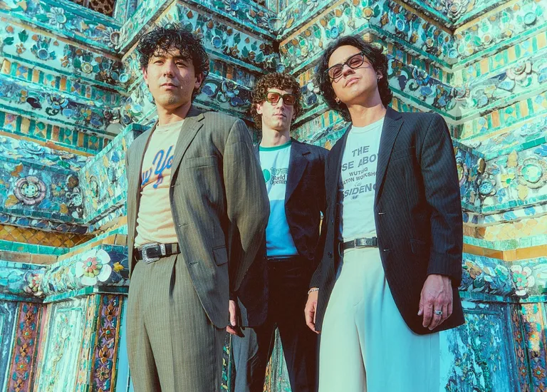  Image via @lastdinosaurs (Facebook) 