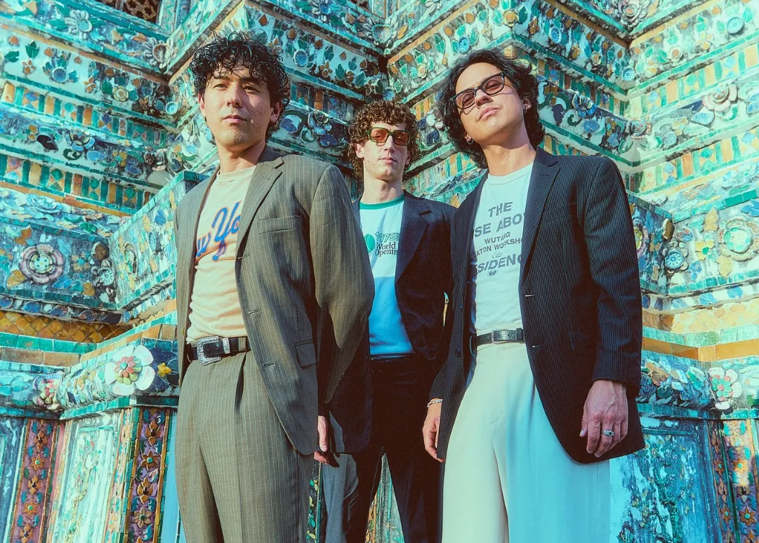Image via @lastdinosaurs (Facebook)