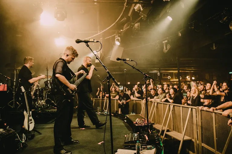 leprous_21.jpg