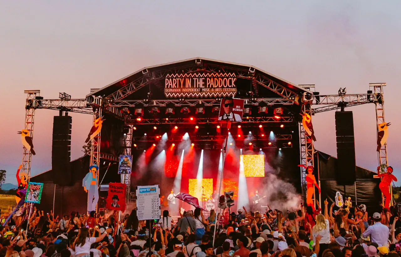 Image via @PartyInThePaddock (Facebook)