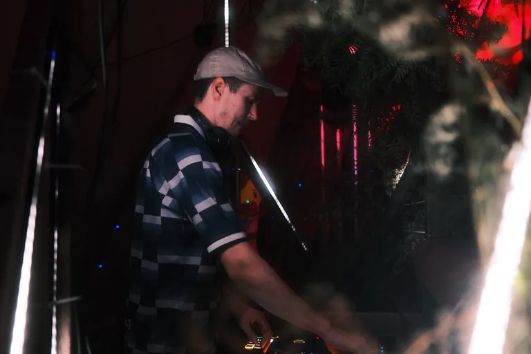 rave_cave_dj.jpg
