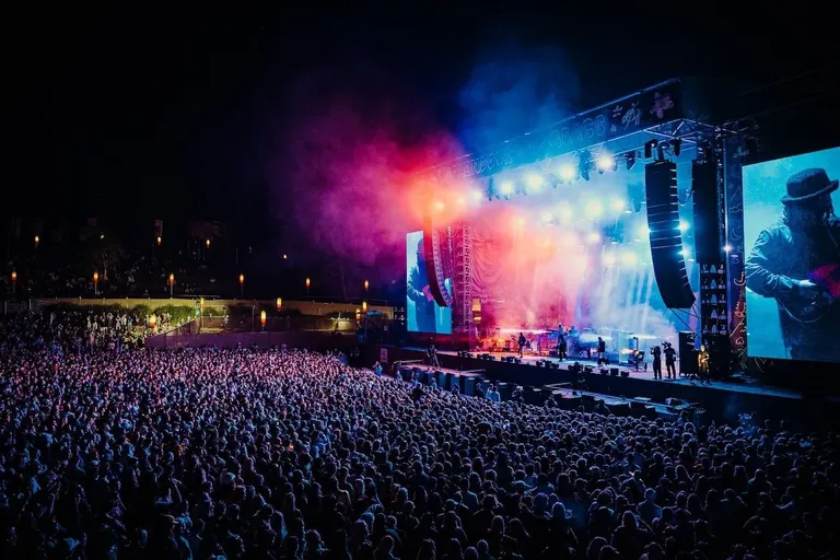  Image via @splendourinthegrass (Facebook) 