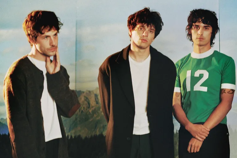  Image via @wallowsmusic (Facebook) 